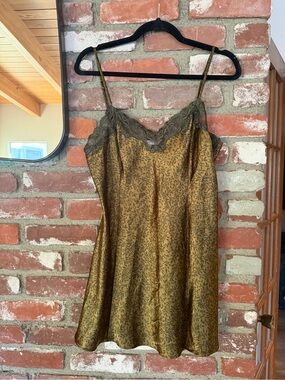 Victoria's Secret Brown Leaf Print Top with Pink Tag